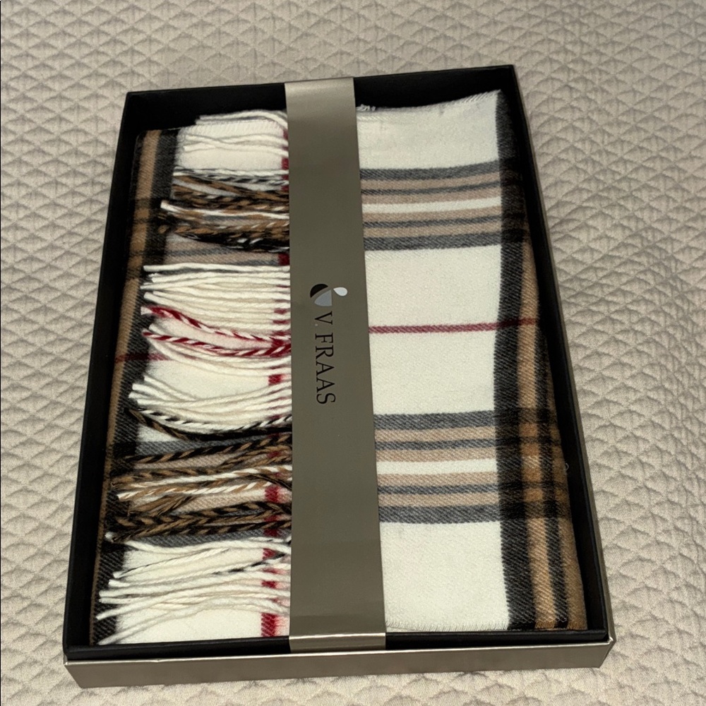 V. FRAAS Multicolor Plaid Scarf
